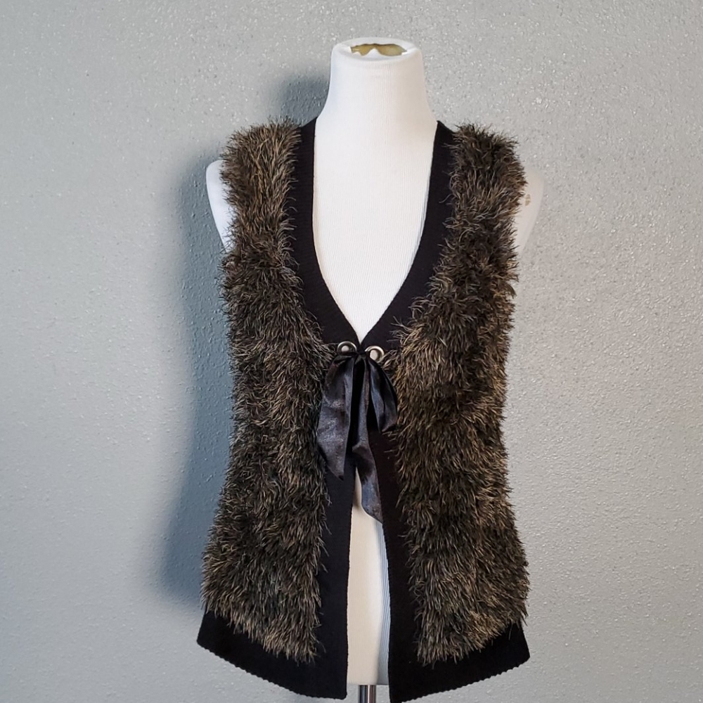 Nie+Zoe vest, fur, ribbon, ring sweater